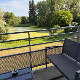 L appartement du lac โรงแรมในBriollay