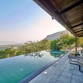 SaffronStays Blissfort - 5BHK Villa in Pawna with Infinity Pool, Games Room & Valley Views, hotel i Malavli