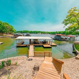 Landing on Lake Time: Lakefront-4BD/2BA/Private Dock/Decks/Firepit-10PP, hotel in Gravois Mills