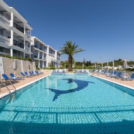 Christina Apartments، فندق في تسيليفي