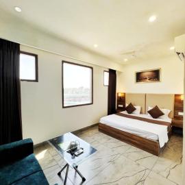 HOTEL KAILASH REGENCY - Luxury Rooms Near Railway Station and Bus Terminal Ludhiana, hotelli kohteessa Ludhiana
