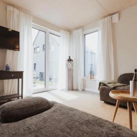 "Rügen Resort Sagard" großzügige, gemütliche Doppelhaushälfte "Bente" mit Terrasse, hotel din Sagard