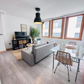 AtuaireHome Plaza Mayor III con parking Incluido، فندق في برغش