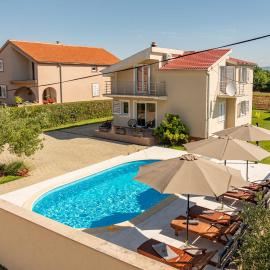 Villa Sami ZadarVillas, hotel din Pristeg