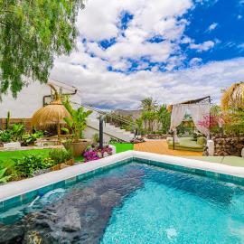 Villa Oceania A, jacuzzi y jardín con vistas al mar, y piscina comunitaria, Hotel in Chayofa