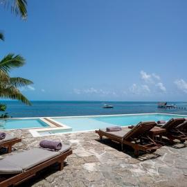 Luxury Beachfront Villa with Infinity Pool, ξενοδοχείο στο Κανκούν