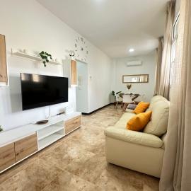Flat with jacuzzi in suite، فندق في أغويميس