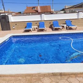 CASA CON PISCINA y BARBACOA, hotel in Miami Platja