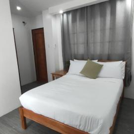 Ola De Baler Resto-Hotel，巴萊爾的飯店