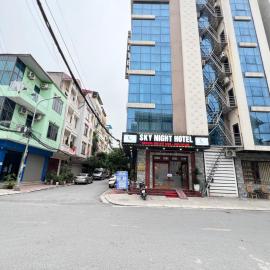 Sky Night Hotel، فندق في Bồ Sơn
