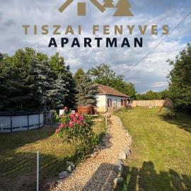 Tiszai Fenyves Apartman, Hotel in Tiszadorogma