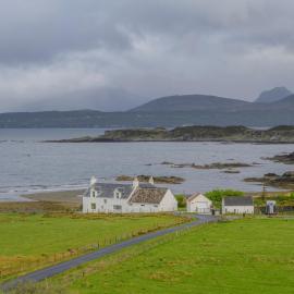 Gillean House-Spectacular beachfront property-Skye