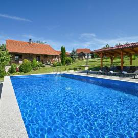 Lovely Home In Luzan Biskupecki