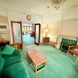 Hylands Hotel Family Suite with Double & Twin Rooms Ideal for Families with Children & Free Parking، فندق في نوتينغهام
