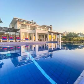Ocean View villa, 5 Bedrooms, Private Pool, BBQ, WiFi & Satelite TV, hotel in Ayios Amvrosios