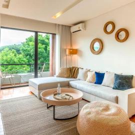 Luxury Suite at 5-Star Scenic Resort & Escape