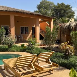 Villa mit Pool in Mbour, hotell i Mbour