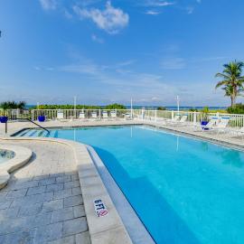 Walk to Redington Beach: Gulf-View Retreat