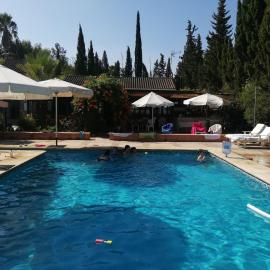Spacious Garden Villa, private pool, huge grounds with orange trees โรงแรมในดอสเอร์มานัส