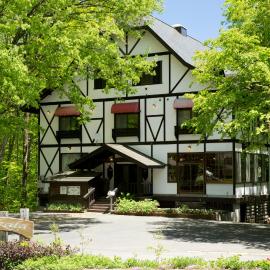 Hakuba Skala Inn, hotel di Hakuba