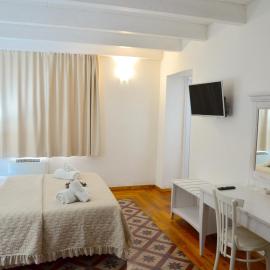 L'Araucaria Guest House - Charming Rooms near Is Arutas and the Sinis Peninsula