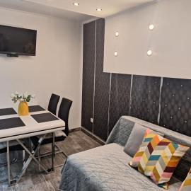 Plitvice Green Gold Apartments, hotel in Korenica
