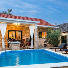 Villa Oaza Primošten With Heated Pool