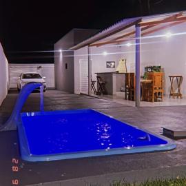 Casa com piscina e garagem privativa, hotell i Barra do Garças