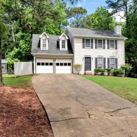 4BR Cozy Family Retreat Near Mall of GA, Near Lake Lanier - Sleeps 10