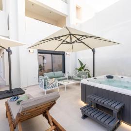 NiMar luxury city villa with jacuzzi