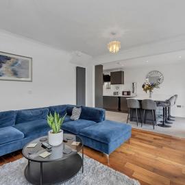 Spacious 5 Bedroom Detached Property with parking