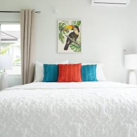 Cool Water Ocean Breeze Escape Drax Hall St Ann, hotel in Saint Annʼs Bay