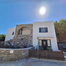 Maroussa s guesthouse, hotel in Prodromos Paros