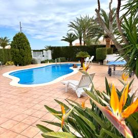 CALA FORN y CLIMATIZADA, hotel in Les tres Cales