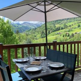 Cosy apartment with balcony and mountain view, viešbutis mieste Flumet