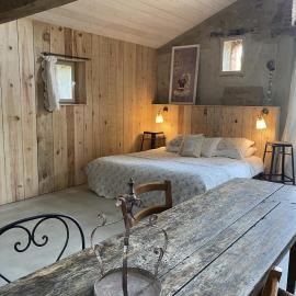 Le logis de la Grange aux Gîtes de l'Etang des Noues,, hotelli kohteessa Cholet