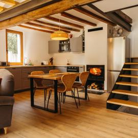 Casa espaiosa amb llar de foc