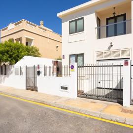 Summer Dream House - Garden and sea view townhouse