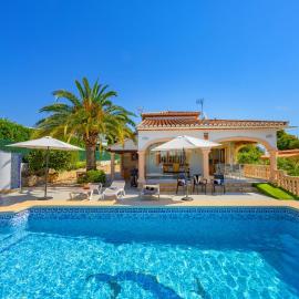 Villa Mona - PlusHolidays, hotel in Calpe
