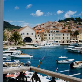 Hvar Riva Rooms, hotel di Hvar