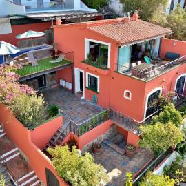 Excepcional Villa con vistas panarómacias al mar AV-81