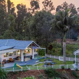 StayVista at Kailaasa with Bonfire, Plunge Pool - Riverfront – hotel w mieście Suntikoppa