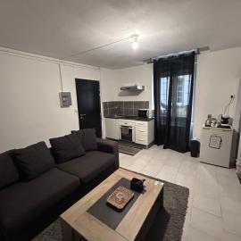 Appartement rez-de-chaussée, centre-ville, hotel a Briatexte