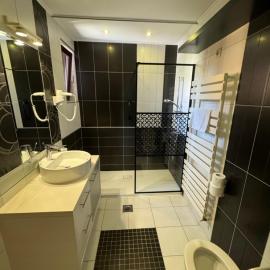 Pension Nest - Family Apartman, hotel in Mosonmagyaróvár