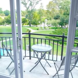 Pont de Val Riverside accommodation, hotel in Parys
