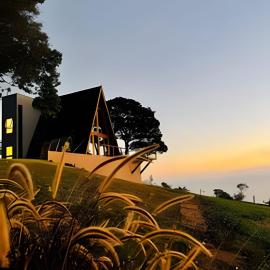 Uma Cabana Acima das Nuvens - Banheira, lareira e vista incrível para a Pedra do Baú, hotel u gradu Gonsalves