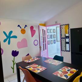 POP HOUSE - Appartement coloré et fun en Camargue, hotel in Saint-Gilles