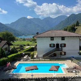 Viesnīca Apartments in Mezzolago di Ledro - Ledrosee 54438 pilsētā Mecolago