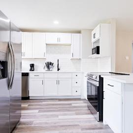 Luxury 4BR Retreat 10 Mins to Downtown & Lake