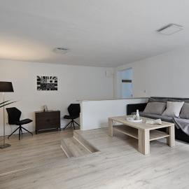 2 Zimmer Ferienwohnung mit Terrasse, hotelli kohteessa Ehlscheid